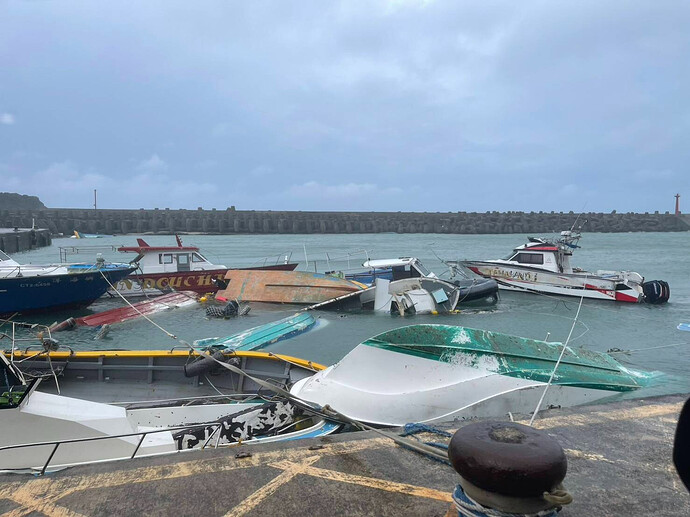 小犬颱風在蘭嶼 高達9成的船舶翻覆或沉沒