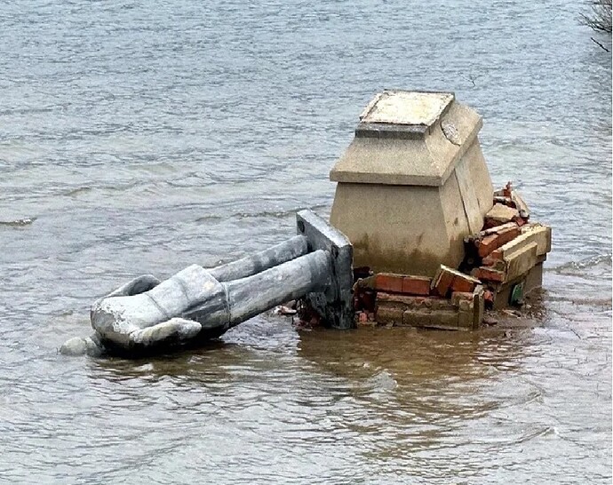 曾文水庫蔣介石銅像